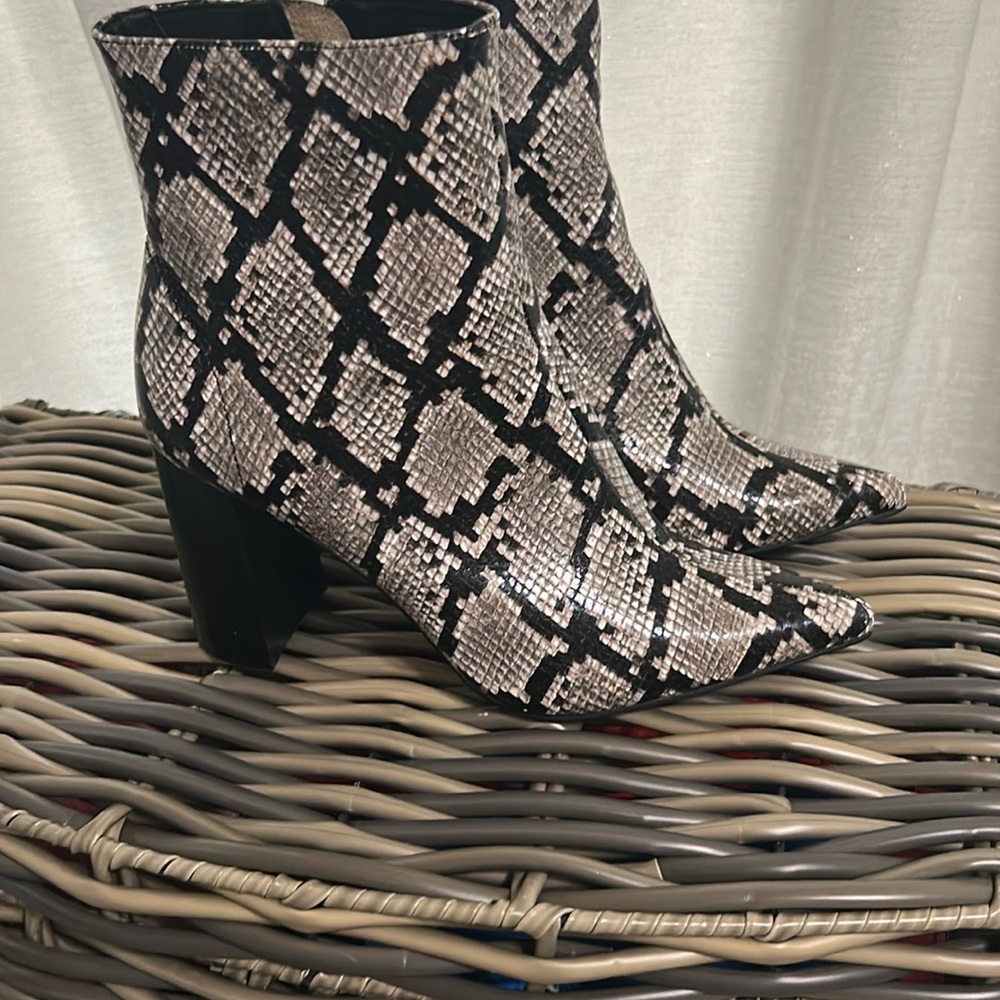 Jeffrey Campbell Black and Gray Ankle Booties Snakeskin Pattern